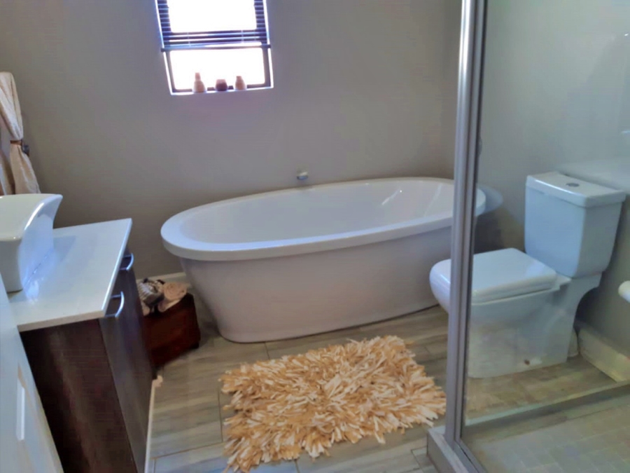 To Let 3 Bedroom Property for Rent in Hillside Free State